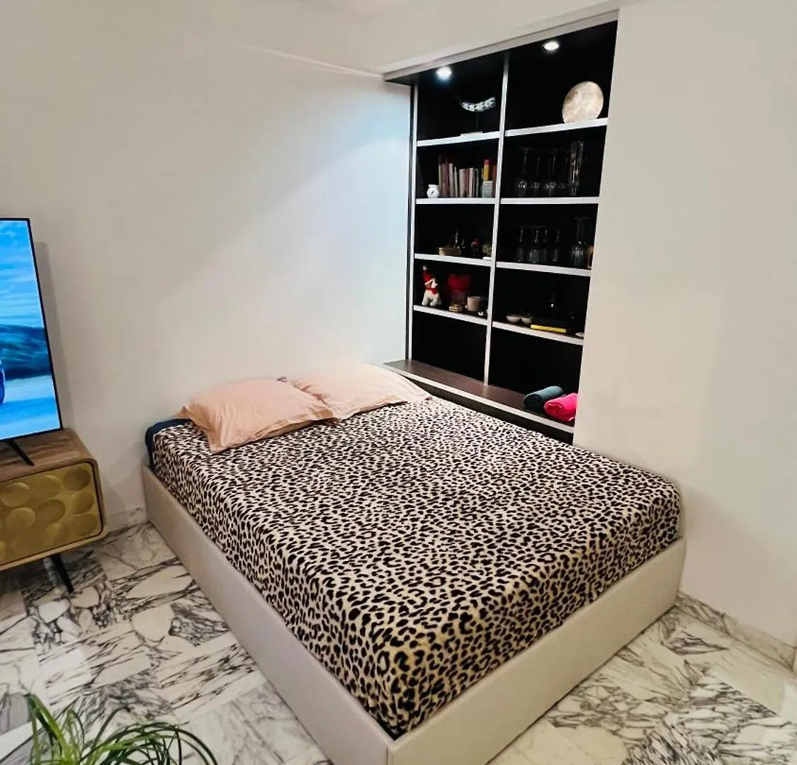 John Homestay Room In Nizza
